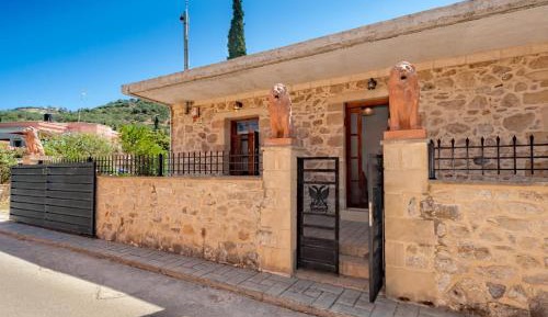 Villa with Garden View