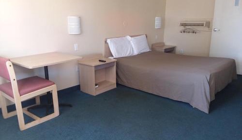 Queen Room - Mobility Access/Non-Smoking