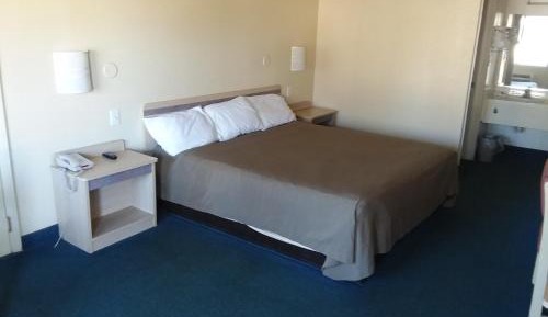 King Room - Non-Smoking