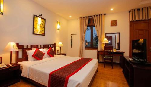 Deluxe Double or Twin Room with Pool View