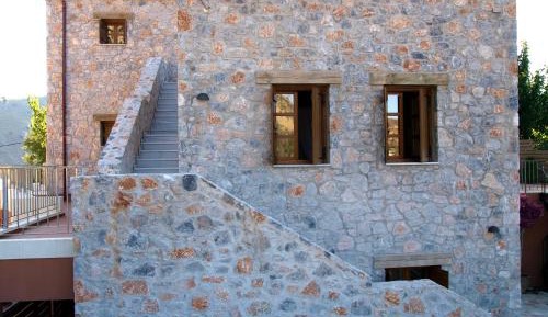 One-Bedroom Apartment - Split Level (2 adults) 