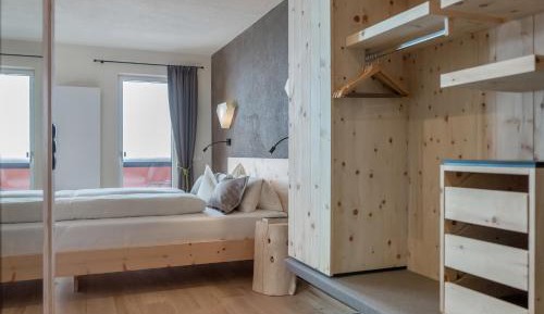 Deluxe Double Room (2 Adults + 1 Child)