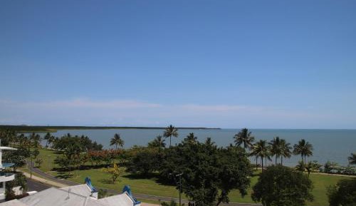 Sea View Two Bedroom Apartment (Free WIFI access)