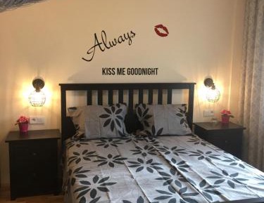 Apartment with Mountain View