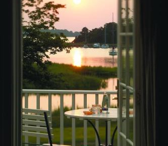 Water View Luxury Suite