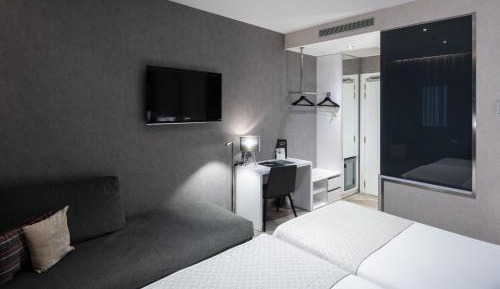 Family Room (2 Adults + 2 Children)