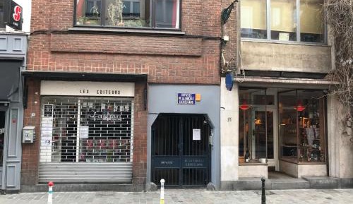 One-Bedroom Apartment with City View