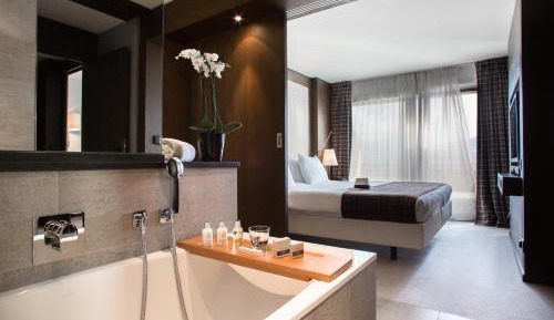 Suite with Mountain View