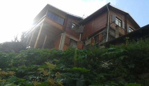 Four-Bedroom Deluxe Apartment