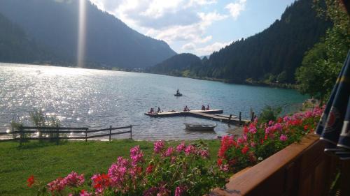 Apartment with Lake View