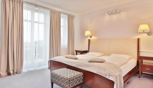 Deluxe Room with Balcony and Colonnade View