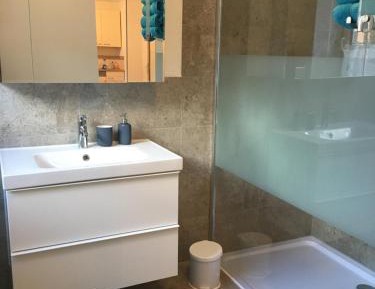 Apartment with Mountain View