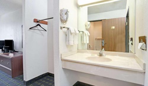 King Room - Non-Smoking