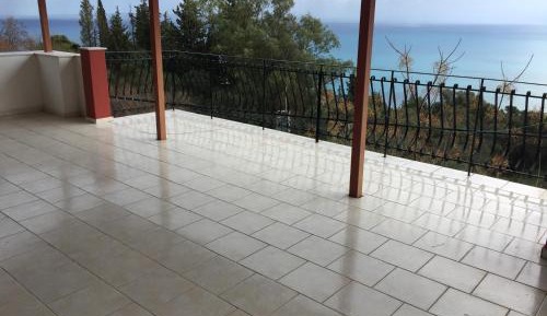 Three-Bedroom Apartment (5 Adults) with Sea View