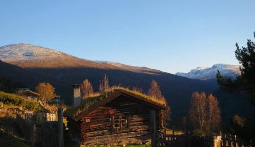 Cottage with Mountain View