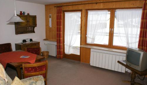 Apartment with Mountain View