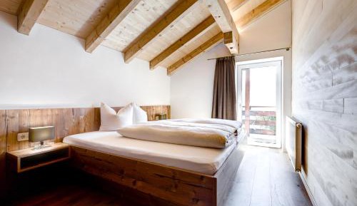 Two-Bedroom Apartment with Balcony (2-5 Adults)