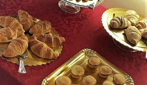 Apartment with Pool View 