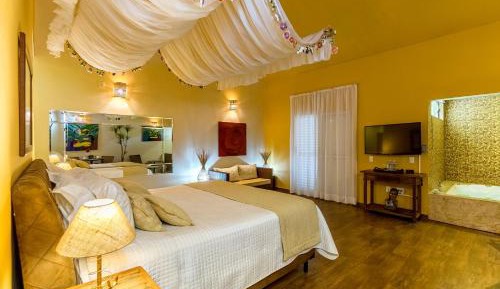 Deluxe Suite with Spa Bath