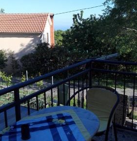 Apartment with Mountain View