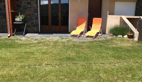 Apartment with Mountain View