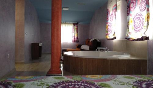 Studio with Spa Bath