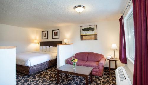 King Suite - Non-Smoking