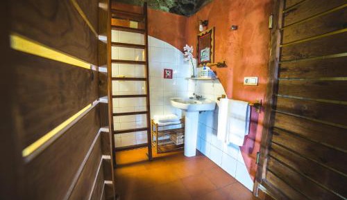 One-Bedroom Apartment (2 Adults)