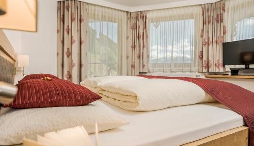 Twin Room with Bay Window and Balcony