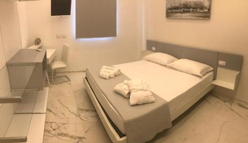 Deluxe Double Room with Shower