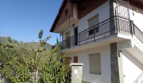 Apartment with Garden View