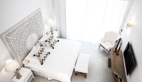 Loft Luxury Guestroom with Private Pool - Sea Front