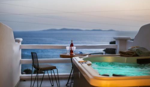 Deluxe Suite with Sea View and Outdoor Hot Tub (3 Adults)