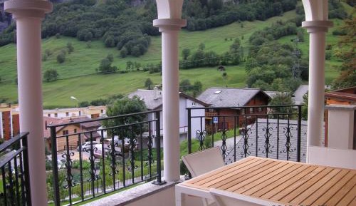 Luxury Three-Bedroom Apartment