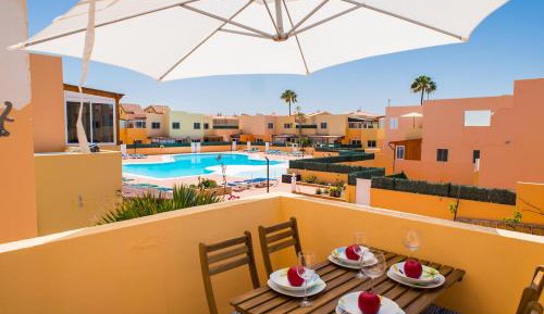 Apartment with Pool View 