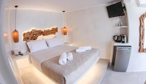 Newly Designed Suite with Outdoor Hot Tub