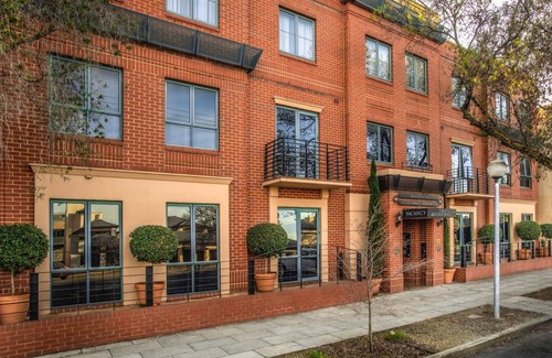 North Adelaide Hotel | Majestic Old Lion Apartments