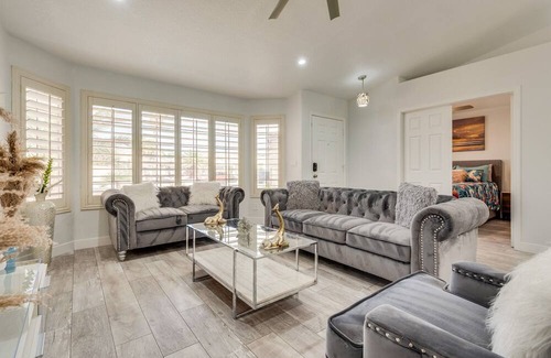 Paradise House | Perfect home for a family/group getaway. Heated pool/spa. Private studio suite.