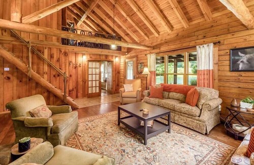 Rockbridge Cabin | 🎣 FISHING LODGE🌲 - 3 Stocked Ponds, Hot Tub, Sleeps 14, 8 acres, Arcade