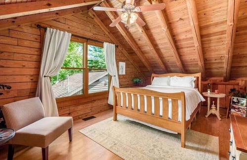 Rockbridge Cabin | 🎣 FISHING LODGE🌲 - 3 Stocked Ponds, Hot Tub, Sleeps 14, 8 acres, Arcade
