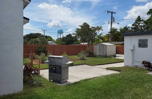 Delray Beach House | 5 Min Walk to the Ave 5 min Drive to the Beach! Pet friendly!