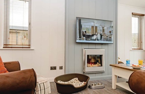 Holton Heath Cabin | 1 bedroom accommodation in Holton Heath