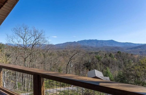 Gatlinburg - Pigeon Forge Cabin | Amazing Mt. LeConte Views/Gatlinburg