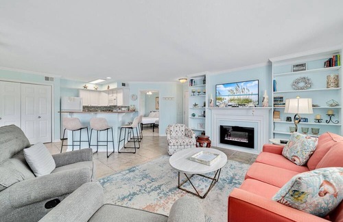 Gulf Shores Condo | Updated, Ground Floor Unit w/ Pool & Gym, Sleeps 6