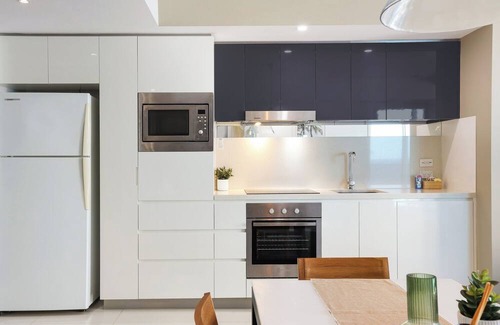Surfers Paradise Apartment | Largest two bedroom H Residence HUGE BALCONY - 2 ocean view bedrooms