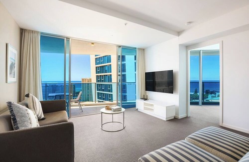 Surfers Paradise Apartment | Largest two bedroom H Residence HUGE BALCONY - 2 ocean view bedrooms