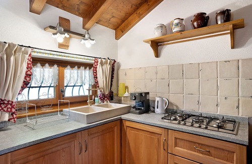 Rabbi Apartment | "Chalet Berghof Laret Arnica" with Whirpool and Wi-Fi