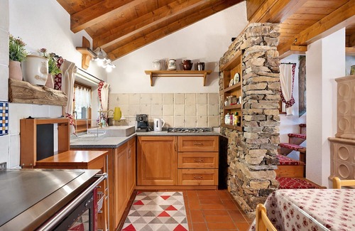 Rabbi Apartment | "Chalet Berghof Laret Arnica" with Whirpool and Wi-Fi