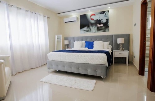 San Francisco de Macoris Apartment | Lovely 3-bedroom apartment in San Francisco de Macorís with AC, WiFi