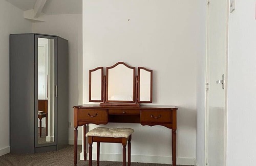 St Helens House | Two bedroom house , in a lovely neighbourhood, with a lot amenities around